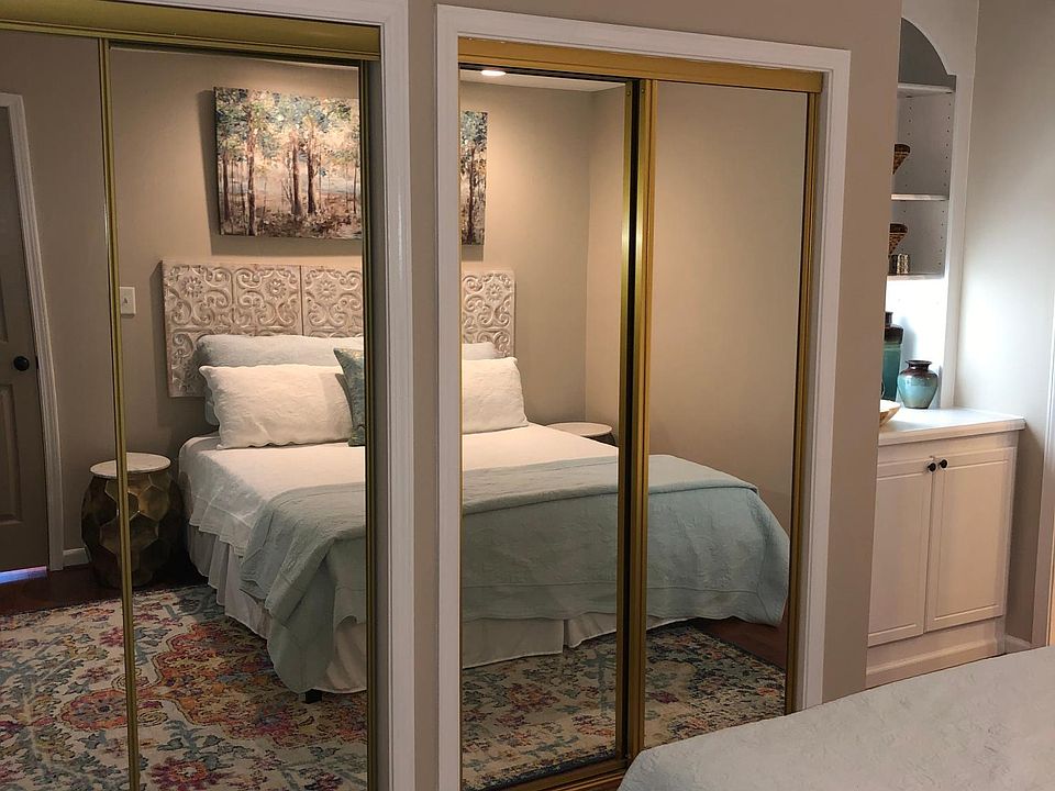 mood lighting in king size bedroom