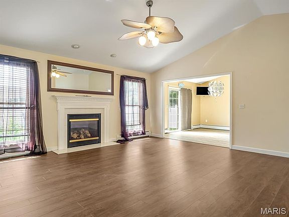 5th image of 1051 White Oak Dr