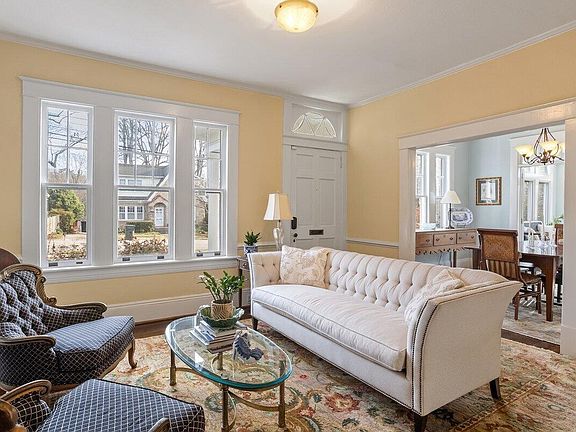 3rd image of 2309 Fairview Rd