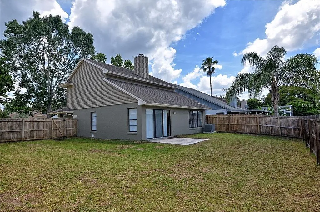 422 E Springtree Way — Photo 2