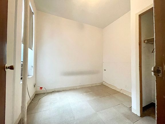 4th image of 225 E 35th St #15