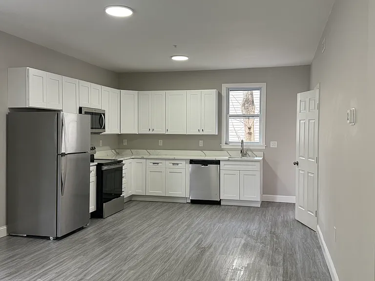 40 Fowler St #2 — Photo 1
