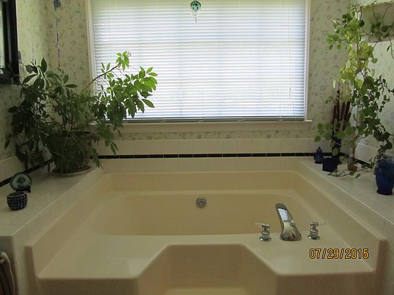 3rd image of 1039 Pleasant Dr