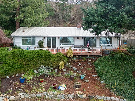 2nd image of 675 Island View Drive