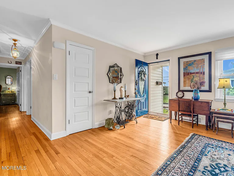 67 N Farragut Ave — Photo 16