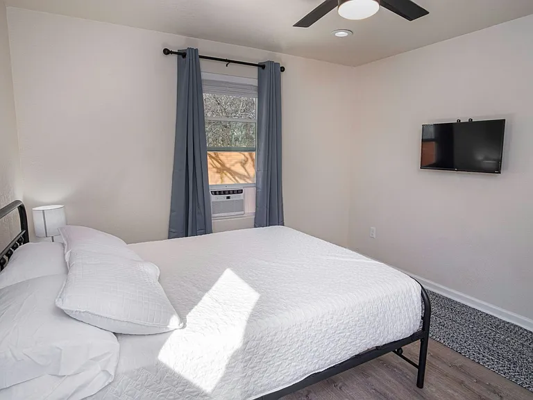 241 Delmar St #2 — Photo 8