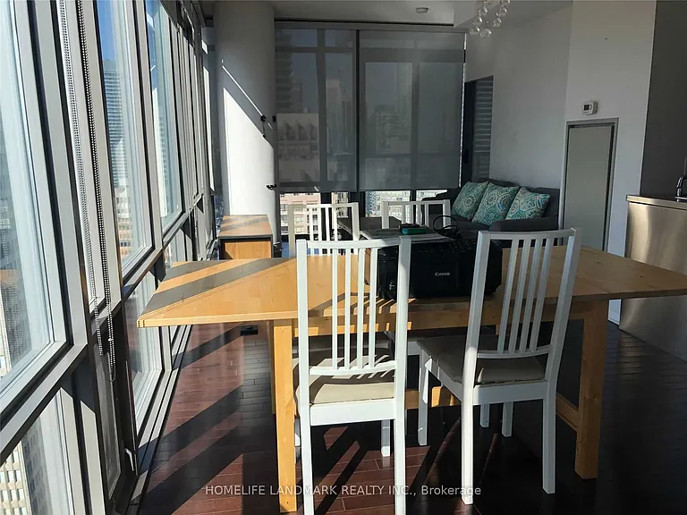 37 Grosvenor St #3103 — Photo 2