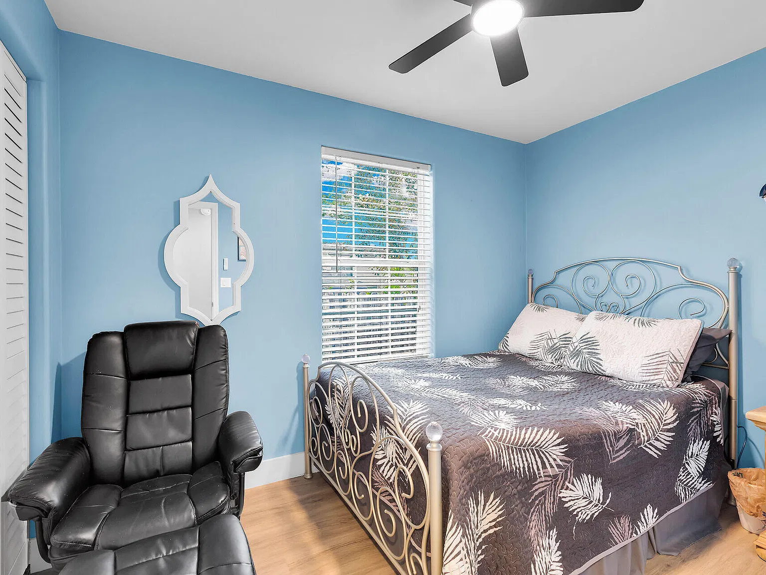 3 bed, 2.0 bath, 1144 sqft, $3,500 — Photo 4