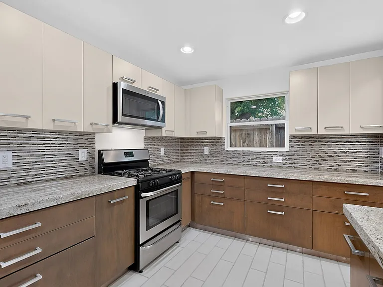 823 San Lorenzo Ave NW — Photo 12