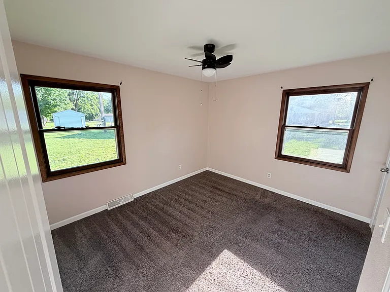 1002 W Saunders St — Photo 7