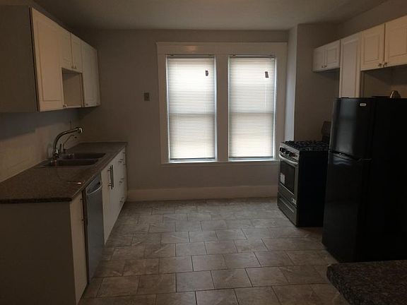 Kitchen - Granite; stainless appliances