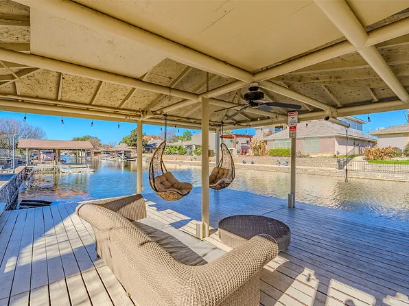 704 Tahiti Dr, Granbury, TX 76048