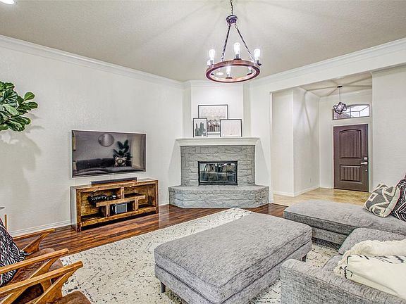 4th image of 315 Autumnwood Ct