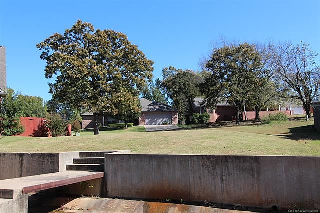 2nd image of 1134 E Courtney Cir