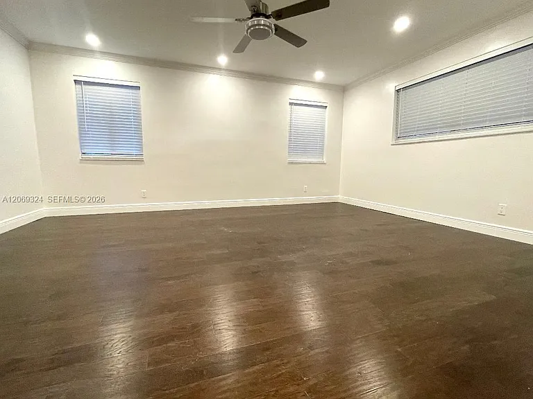 4910 Jefferson St — Photo 11