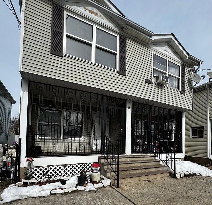 1st image of 115 16th Ave #115