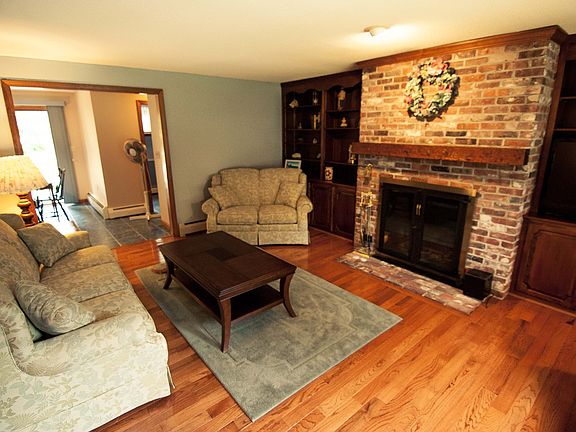 Family room with f/p blower