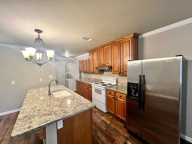 102 Dunn Cir — Photo 3