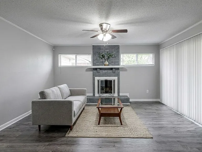 E Holmes Rd — Photo 9