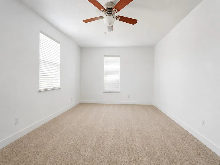1301 SW 8th St — Photo 10