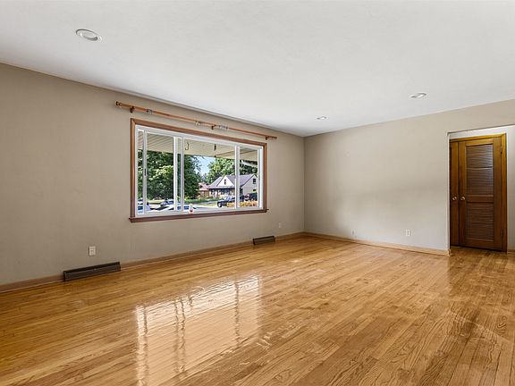 3rd image of 1205 Leaman Pl