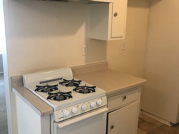 3rd image of 525 N Alameda Ave APT 01