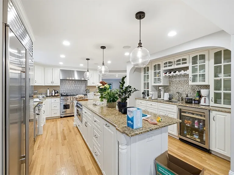 17 Hawthorne Ln — Photo 5