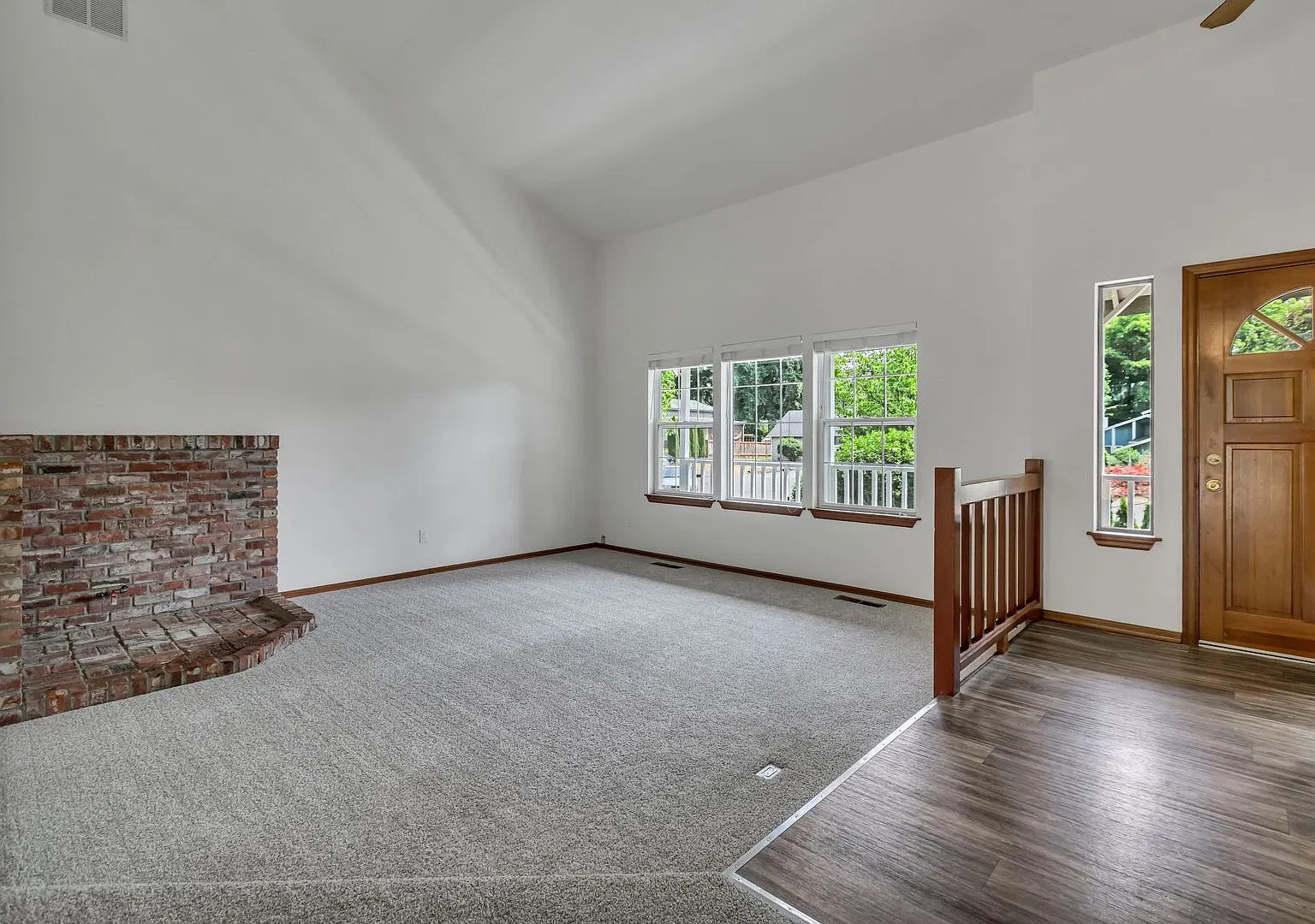 Great Southhill 3 Bedroom Home — Photo 2