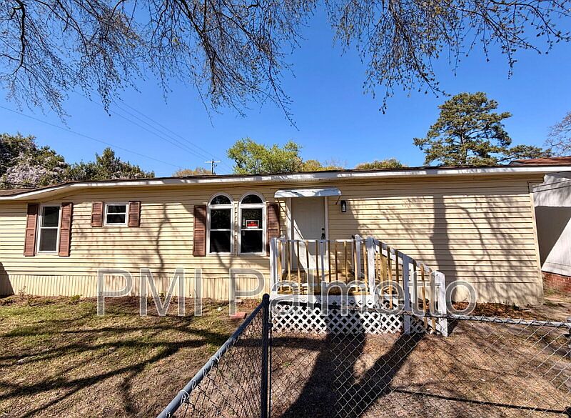 1st image of 3911 Persimmon St