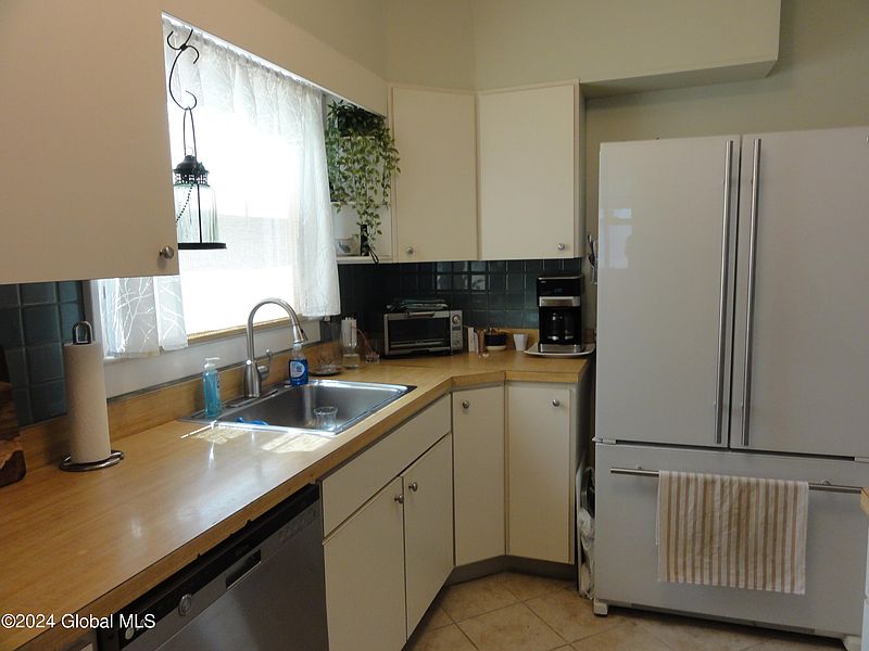 4th image of 286 6th Avenue