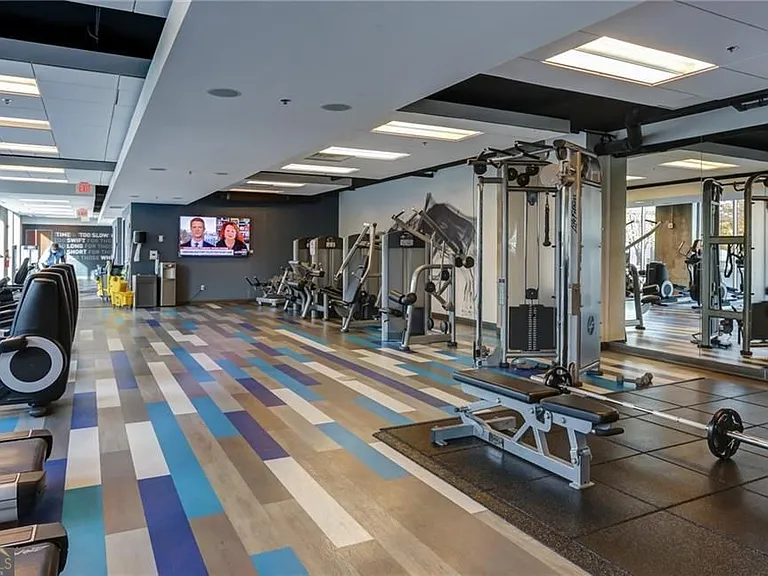 400 W Peachtree St NW #1412 — Photo 11