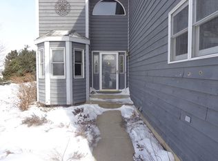 708 Suzanne Ct, Spring Grove, IL 60081