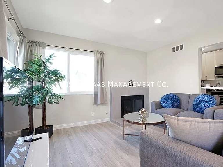 17071 Oak Ln #C — Photo 4