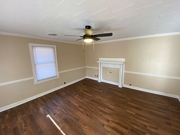 2nd image of 404 E Academy St