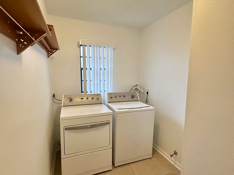 522 Karney Ave NE — Photo 14