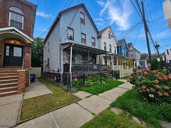 2nd image of 744 Trumbull St