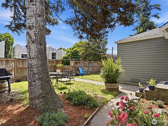 4th image of 3637 22nd Avenue W