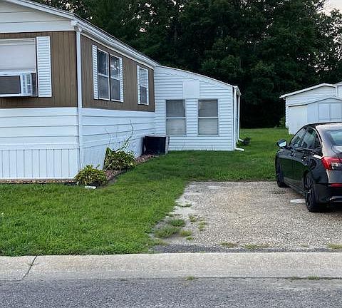3rd image of 121 Country Ln