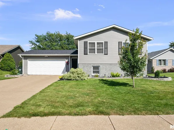 4327 Cedar St, Davenport, IA 52806