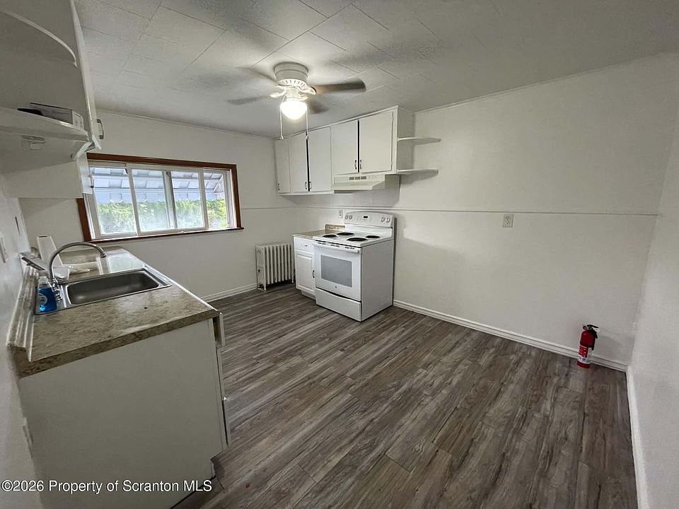 1st image of 313 N Apple St Floor 2