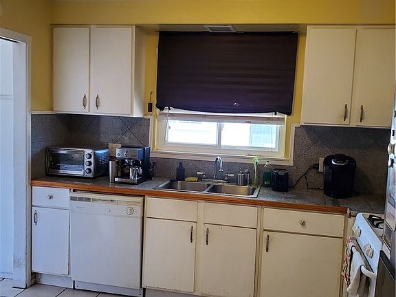 5th image of 23257 Vanowen St