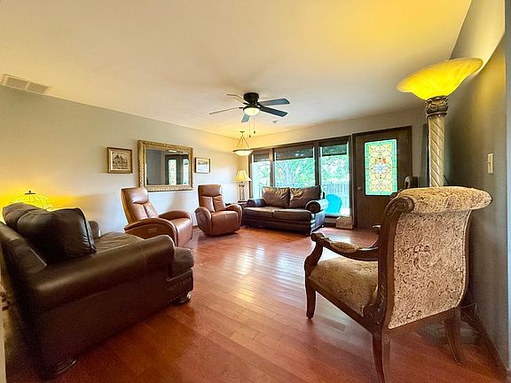 3rd image of 1710 Arolyn Dr