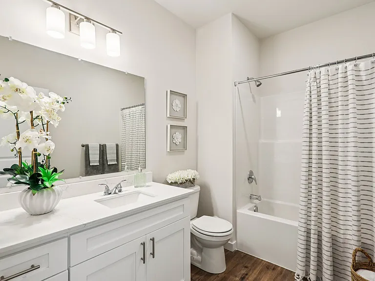 East Town Crossing — Photo 37