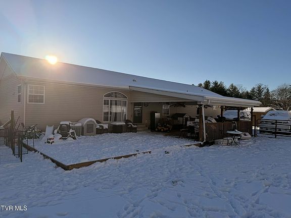 3rd image of 605 Charles St