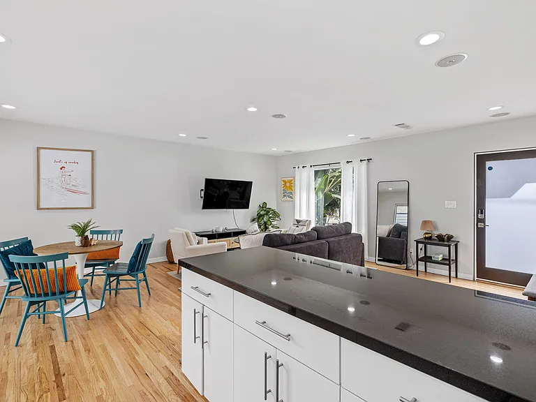 7103 Earldom Ave — Photo 4
