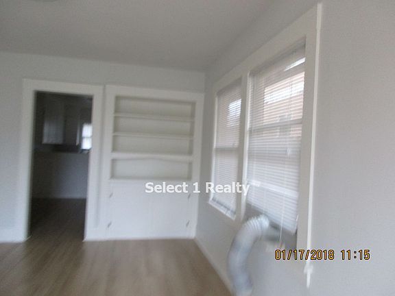 4th image of 516 W 12th St