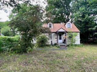 114 Valley Rd, Albany, NY 12205