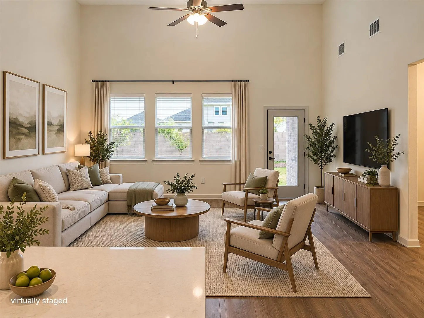4 bed, 3.0 bath, 2564 sqft, $2,500 — Photo 4
