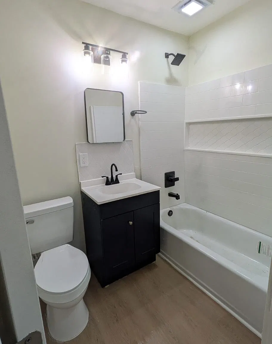 5 bed, 1450 sqft, $2,310 — Photo 2