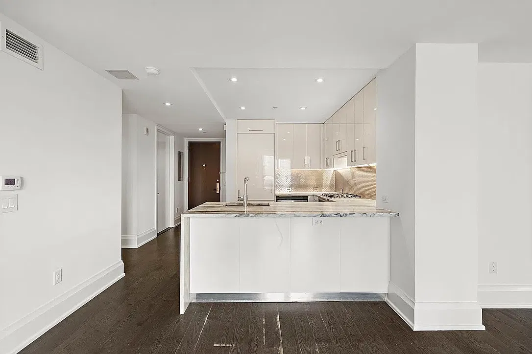 50 Riverside Boulevard — Photo 3